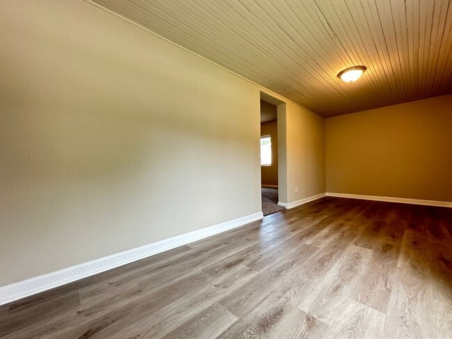 Building Photo - 3 Bedroom 2 Stall Detached Garage Fairgrounds