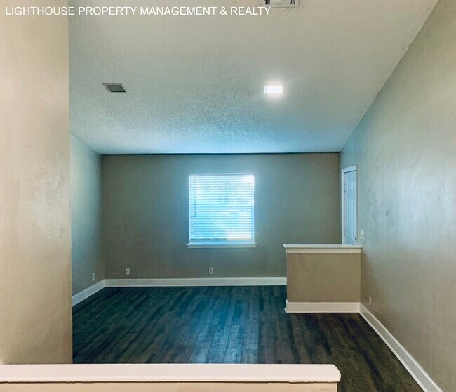 Building Photo - Spacious 2-Bedroom Duplex with Stainless Steel Appliances