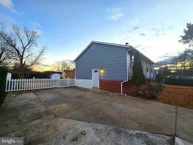 Building Photo - 4813 Lawrence St