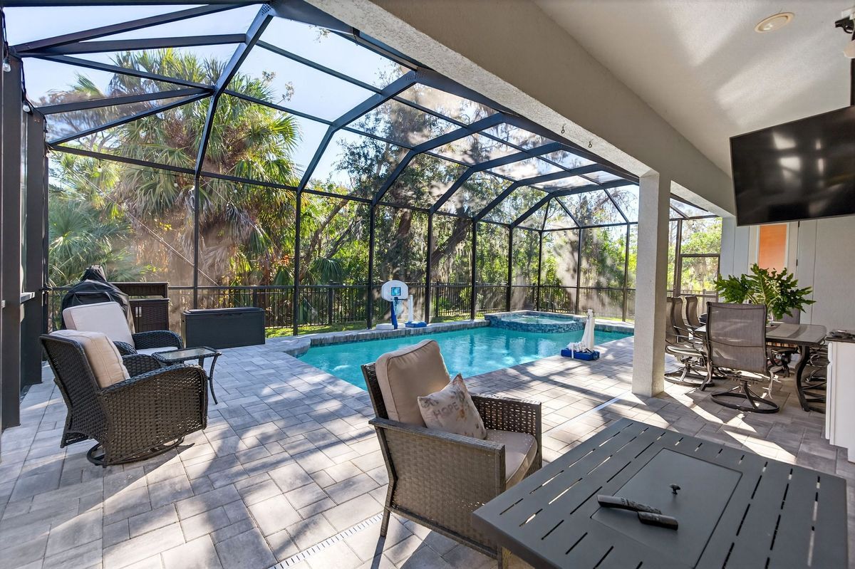 Building Photo - 8111 Santa Rosa Ct