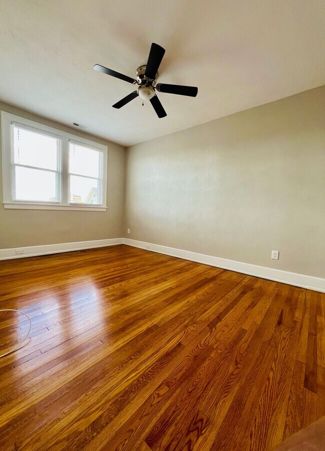 Building Photo - 1 Bedroom/1 Bath in the Historic District
