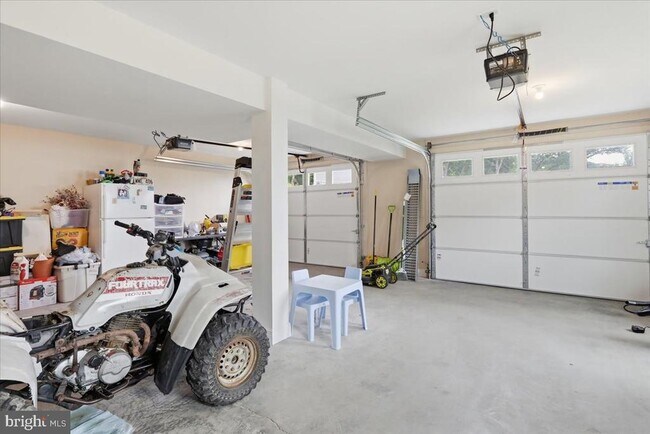 Building Photo - 1617 Tomahawk Trail