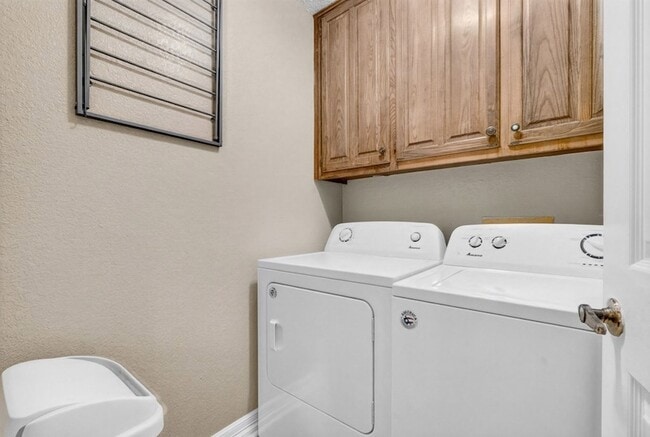 Building Photo - 3203 Tealwood Pl
