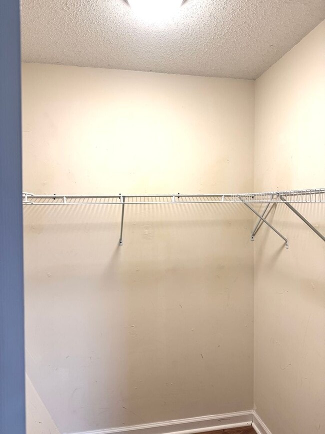 Building Photo - 3 bedroom in Oak Grove