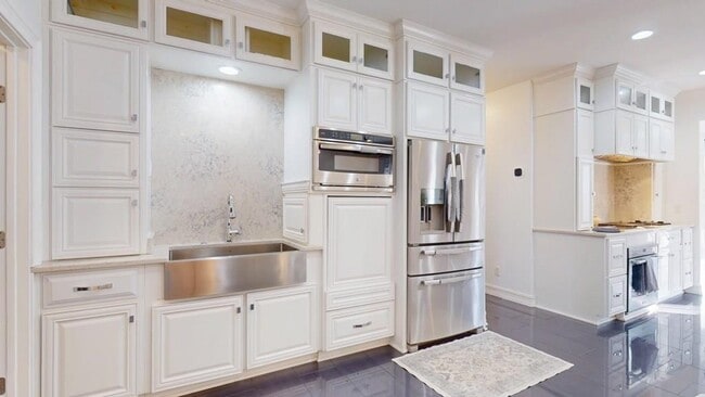 Building Photo - 100 Sweetbriar Lakes Dr