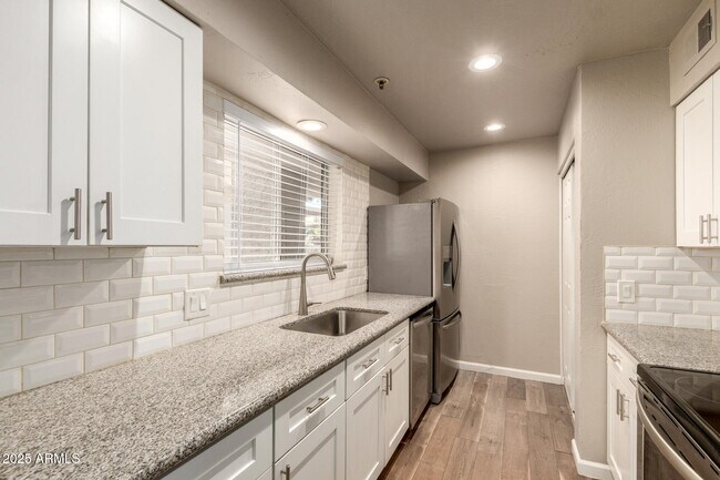 Building Photo - 7494 E Earll Dr