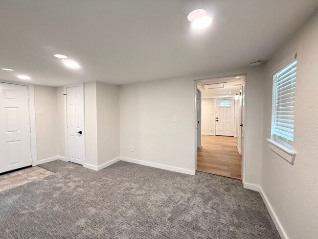 Building Photo - Elegant 2/1 Beach Cottage in Surfside !