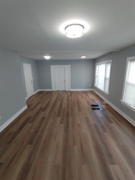 Building Photo - 2643 12th Ave S