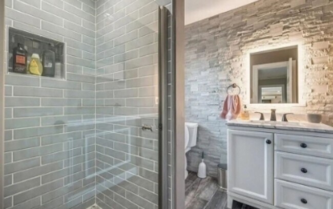 Building Photo - Gorgeous house for rent in Chesapeake.