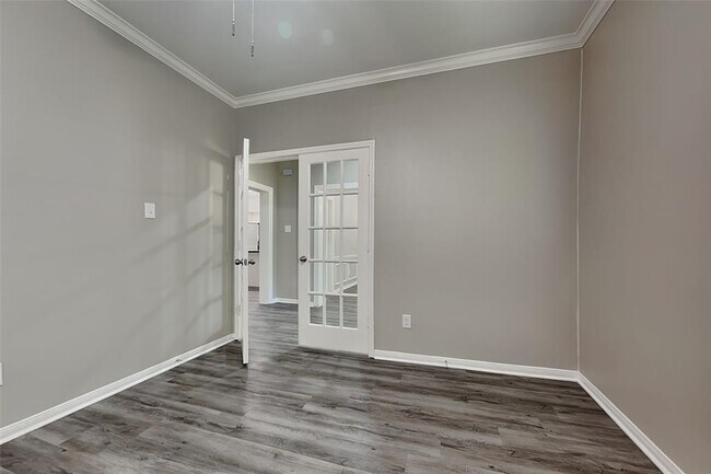 Building Photo - 719 Fernglade Dr