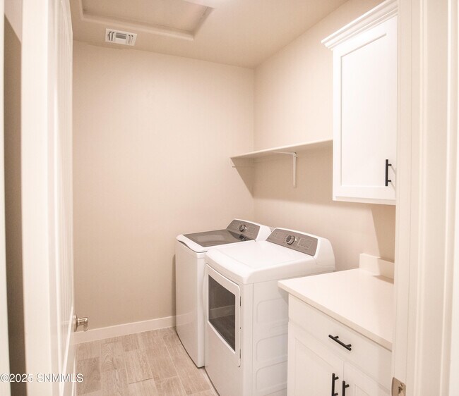 Building Photo - 3019 San Jenaro Dr