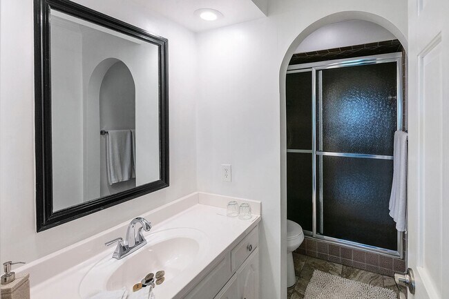 Building Photo - 5267 Fountainhead Ln