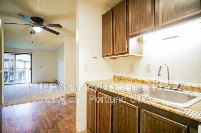 Building Photo - 14128 NE Sandy Blvd