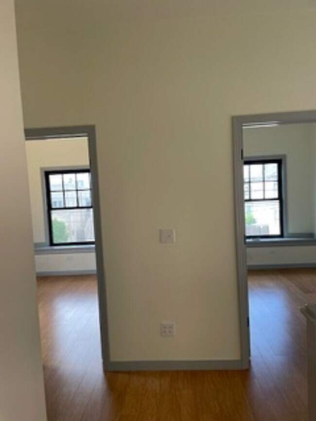 Building Photo - Please call Shami at (415) 225-2543 to sch...