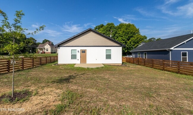 Building Photo - 205 Kingwood Rd