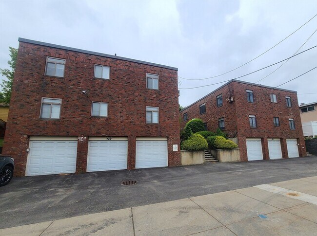 Primary Photo - 429 Newport Ave