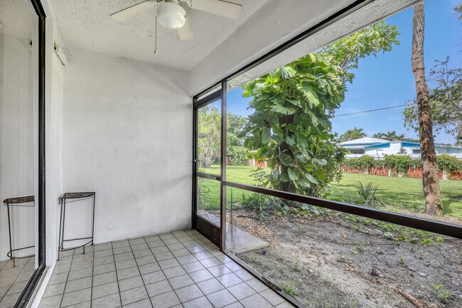 Building Photo - 4575 Lucerne Lakes Blvd W