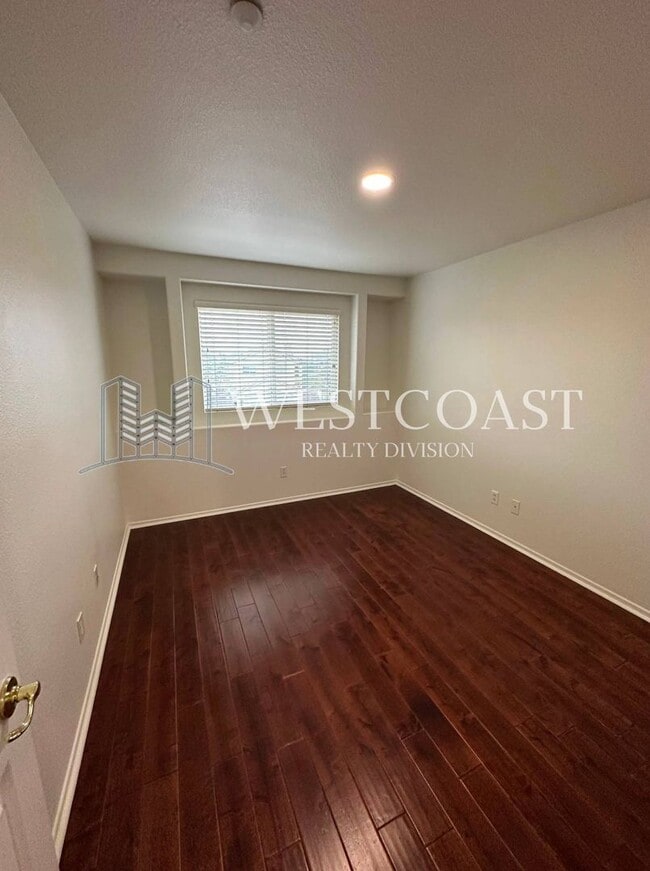 Building Photo - AVAILABLE NOW!!! 3 Bedroom 3 bath Private OASIS backyard in Vista, CA.