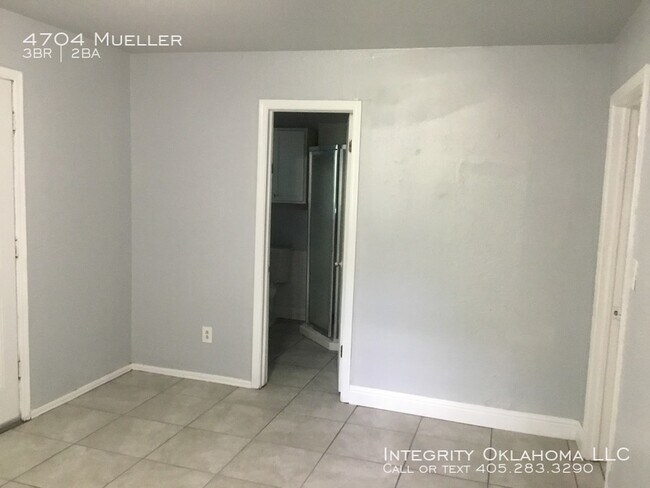 Building Photo - 4704 N Mueller Ave