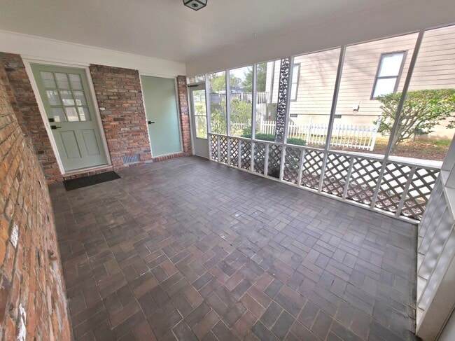 Building Photo - 3501 Montreal Way