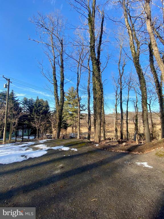 Building Photo - 9033 Old Court Rd