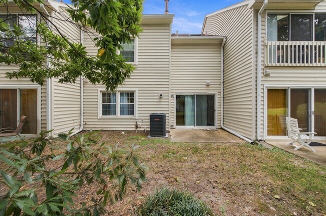 Building Photo - 1305 Tuckaway Reach