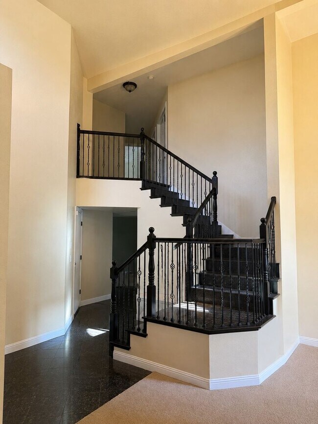 Building Photo - 742 Rambleton Dr