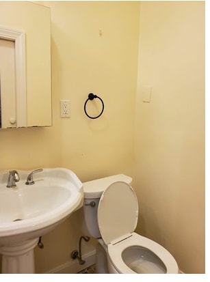 Building Photo - 27 Temple St