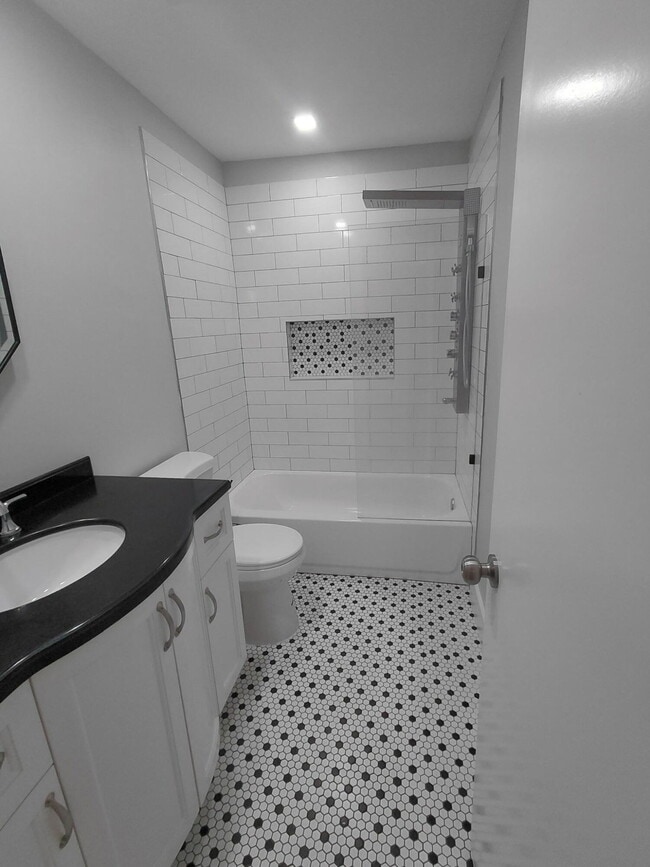 Building Photo - 2147 Discovery Cir W