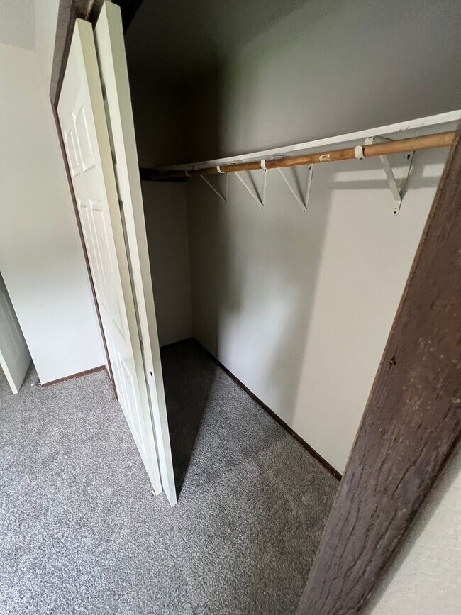 Building Photo - 3 bedroom apartment-NW Ames close to Sawyer Elementary-no pet fees