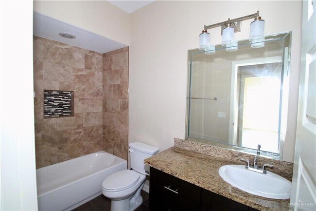 Building Photo - 2004 Taft St