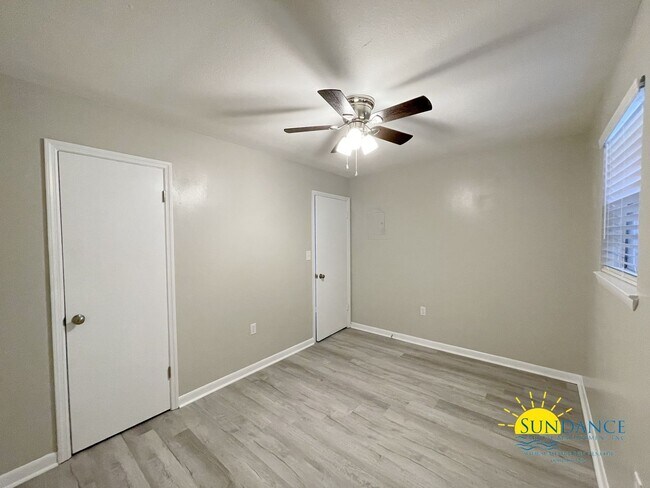 Building Photo - Great 2 Bedroom Unit in Fort Walton Beach