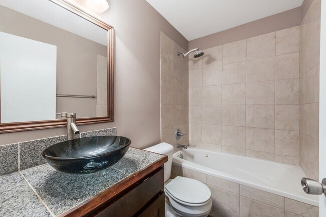 Building Photo - 3 Bedroom 2 Bathroom Lafayette Townhome for Rent!