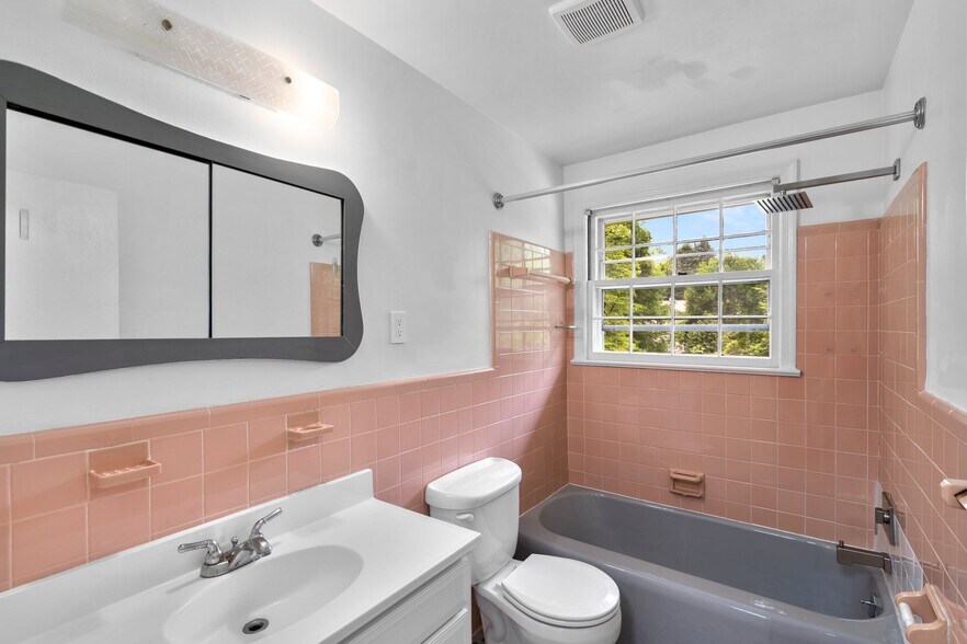Building Photo - 4907 Elsmere Ave