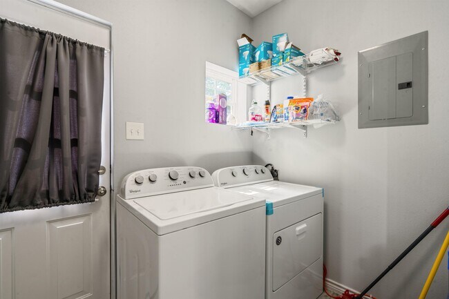 Building Photo - 200 Wallen St