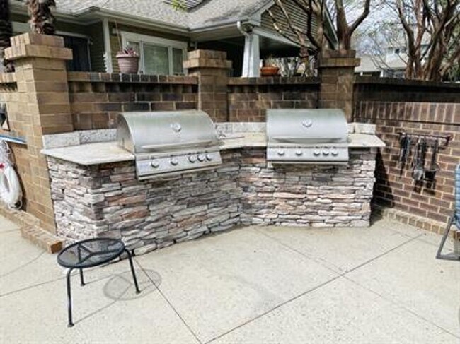 Building Photo - Charming 2BR/2BA Condo in Dilworth/South E...