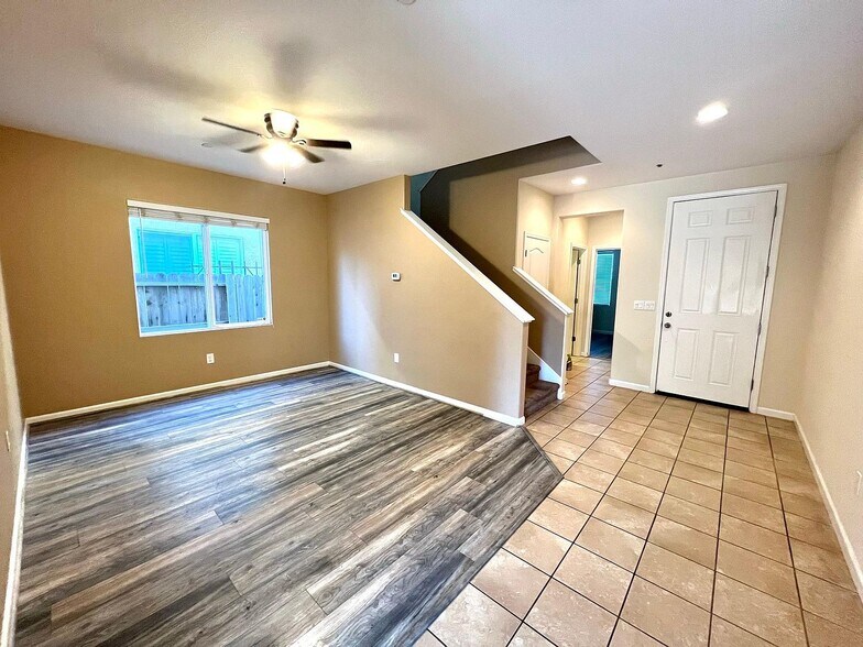 Building Photo - 1335 Hadley Dr