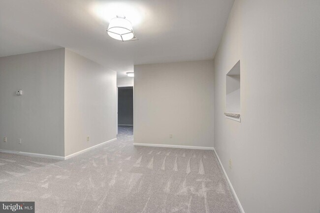 Building Photo - 5906 Cove Landing Road Unit 102