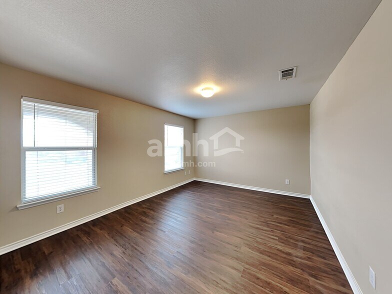 Building Photo - 5459 Montague Ln