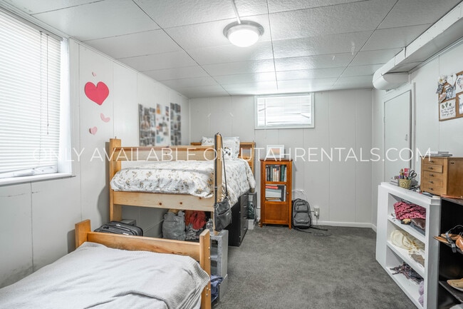 Building Photo - 547 E 400 N