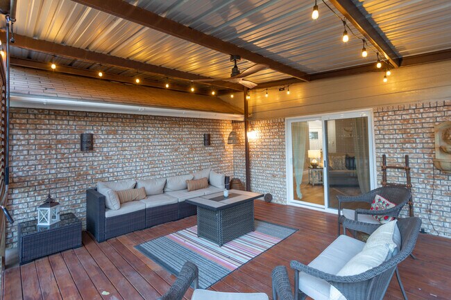 Building Photo - 11306 Cedar Park