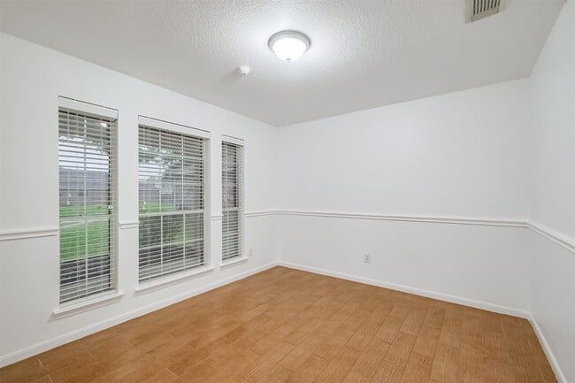 Building Photo - 15506 Anton Dr