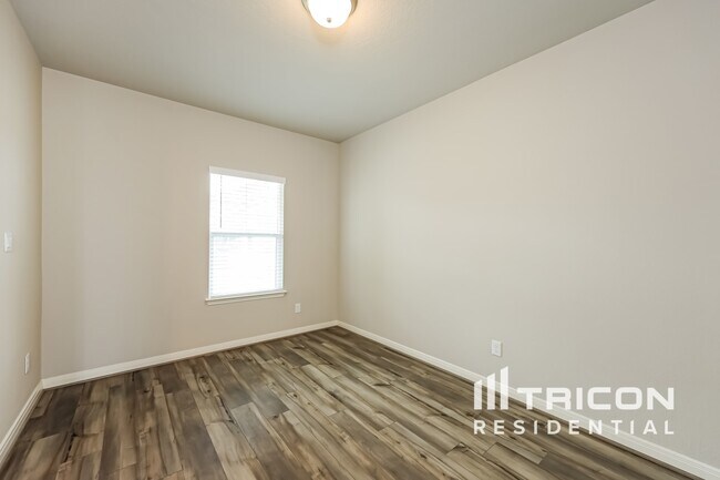 Building Photo - 13534 Paxton Blvd