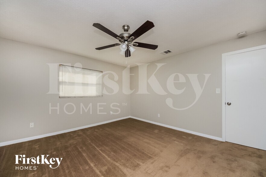 Building Photo - 504 St Dunstan Way