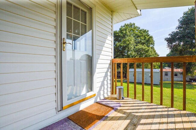 Building Photo - Budget-Friendly Fort Mill Home with Garage...