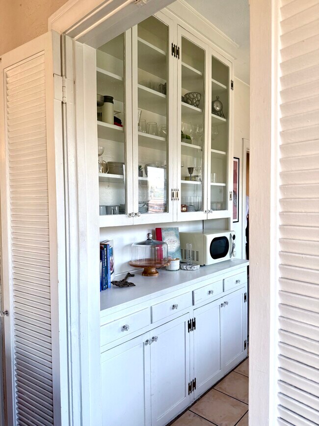 Building Photo - 1611 Talmadge St