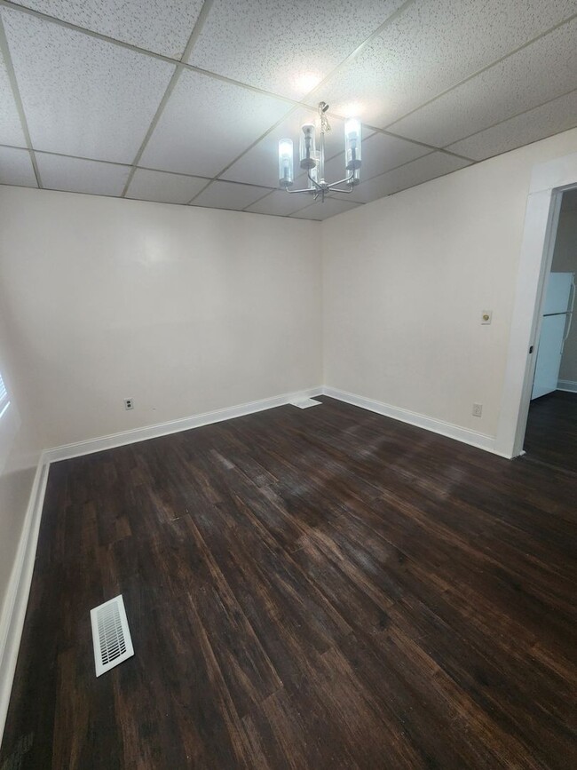 Building Photo - Nice Eastside Two Bedroom with Large Bonus...