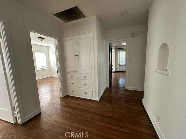 Building Photo - 1054 N Euclid Ave