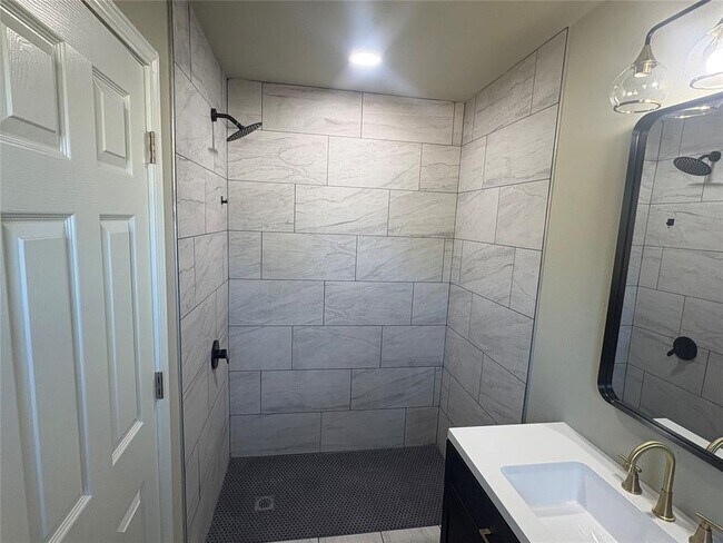 Building Photo - 205 NW 2nd St