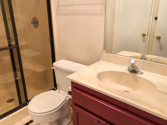 Building Photo - 2bd/2bth Condo with Private Patio, In-Unit...